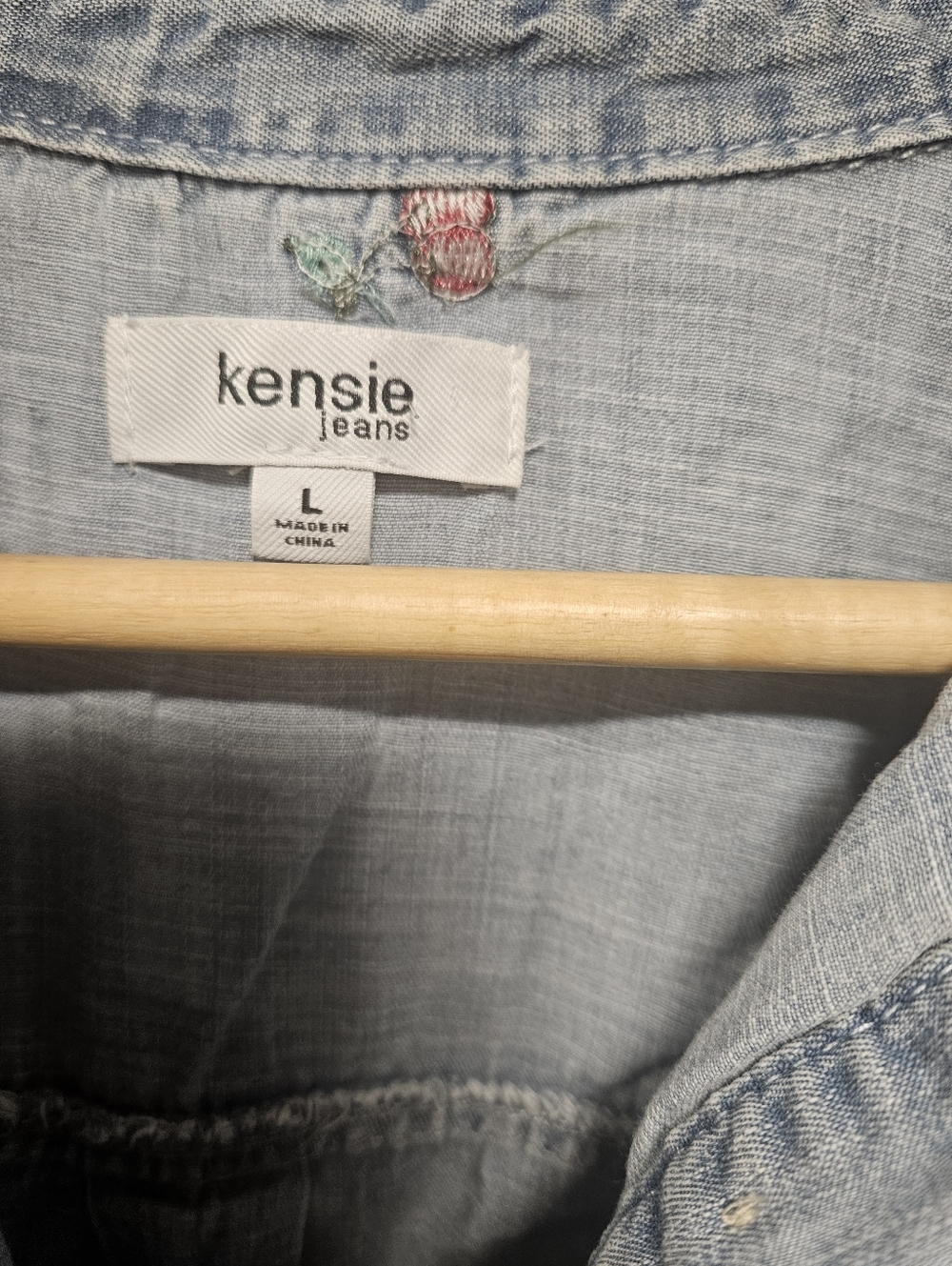 Kensie Jeans Cherry Embroidered Chambray Denim Shirt Large - Picture 6 of 7